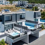 Sunny Lux 2 In By Guide * Makarska