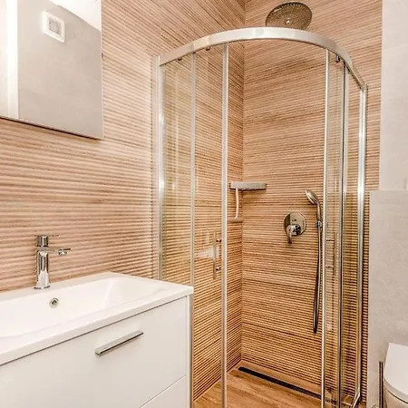 Sunny Lux 2 In By Guide Villa