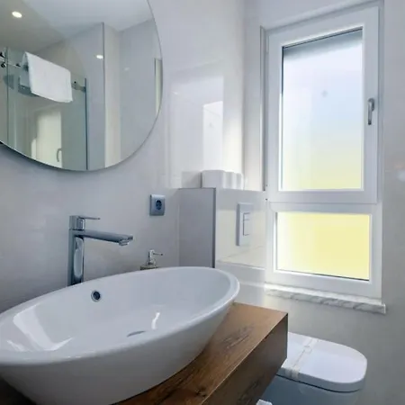 Villa Sunny Lux 2 In By Guide Makarska