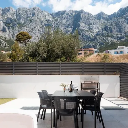 Villa Sunny Lux 2 In By Guide