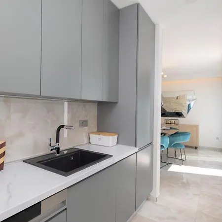 Sunny Lux 2 In By Guide