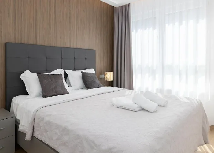 Sunny Lux 2 In By Guide *