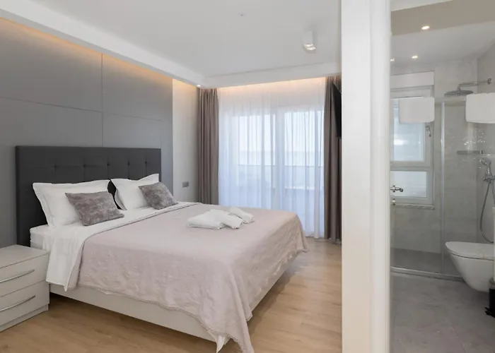 Sunny Lux 2 In By Guide * Makarska