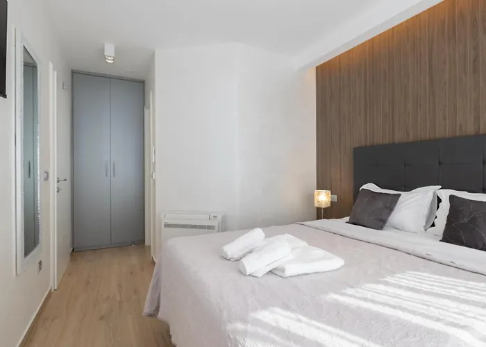 Sunny Lux 2 In By Guide