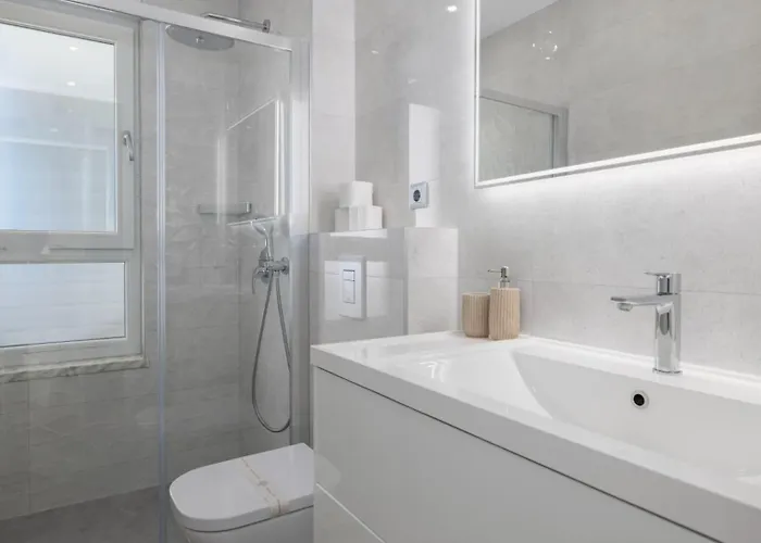 Sunny Lux 2 In By Guide Villa