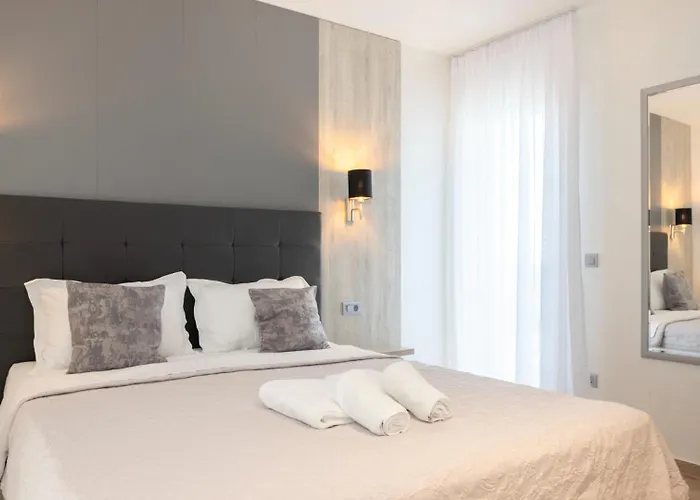 Villa Sunny Lux 2 In By Guide Makarska