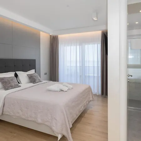 Sunny Lux 2 In By Guide * Makarska