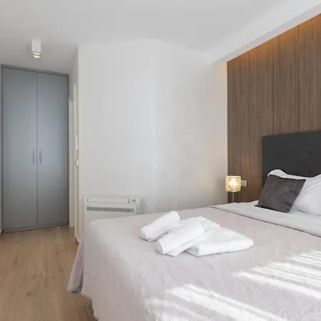 Sunny Lux 2 In By Guide